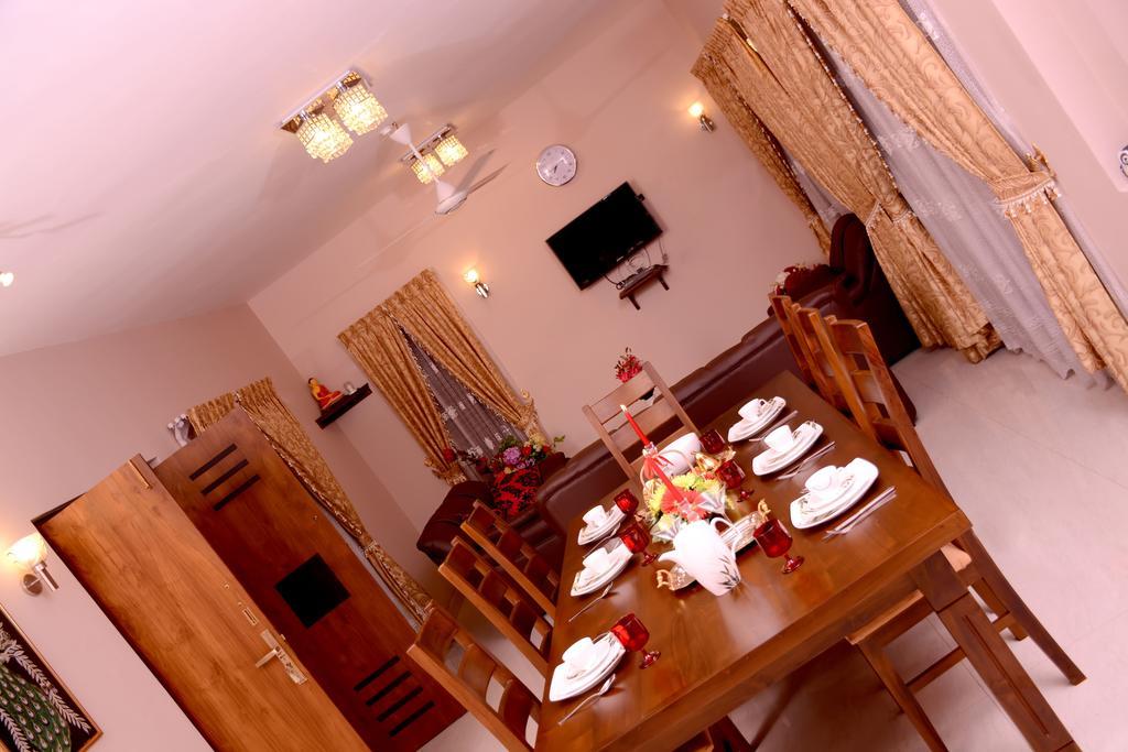 Northwood Residence - Marawila Phòng bức ảnh